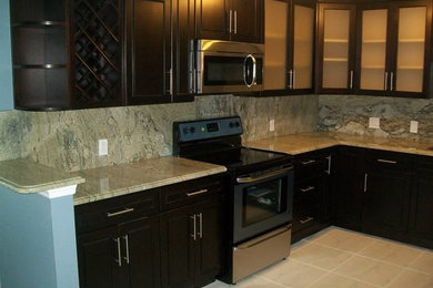 Example of a kitchen design in Tampa