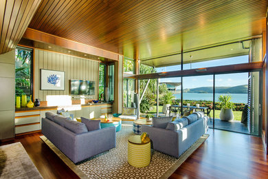Design ideas for a tropical living room in Cairns.