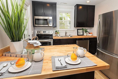 Kitchen photo in Richmond