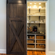Prep kitchen / extra kitchen area