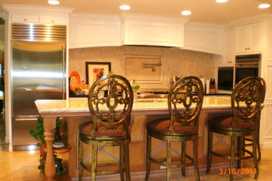 Kitchen - kitchen idea in Las Vegas
