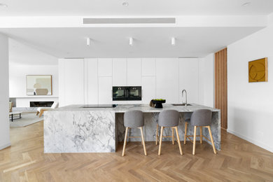 Photo of a modern kitchen in Melbourne.