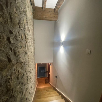 Acceso desde la escalera principal a vivienda dúplex