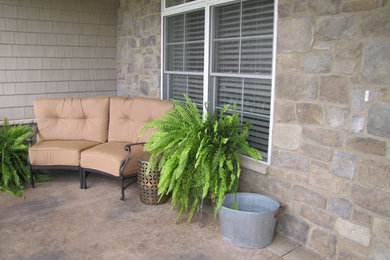 This is an example of a mid-sized traditional front porch design in Cedar Rapids.