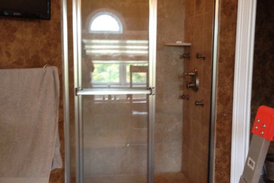 Example of a trendy bathroom design in New York