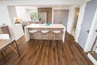 Example of a minimalist kitchen design in Boston