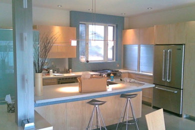 Inspiration for a contemporary kitchen remodel in Calgary