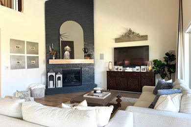 Living room photo in Dallas
