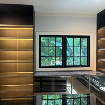 Custom Walk-in Closet by LAZZONI, Los Angeles