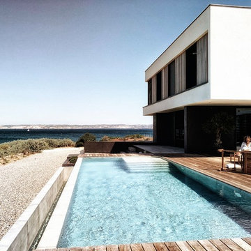 Construction d'une ville en bord de mer