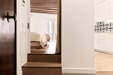 Example of a small minimalist entryway design in Barcelona