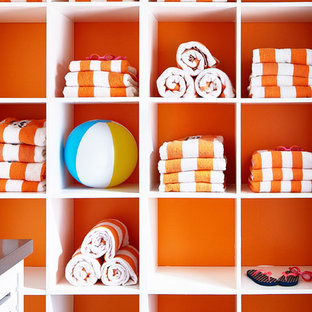 サンフランシスコの小さいミッドセンチュリースタイルのおしゃれなプールの写真