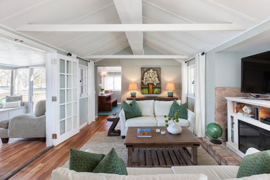 Living room - small coastal living room idea in Milwaukee with gray walls