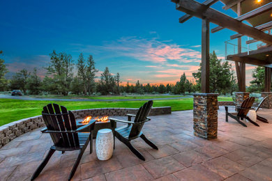 Minimalist patio photo in Other
