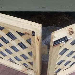 リトルロックの大きいトランジショナルスタイルのおしゃれな裏庭のデッキ (日よけなし) の写真