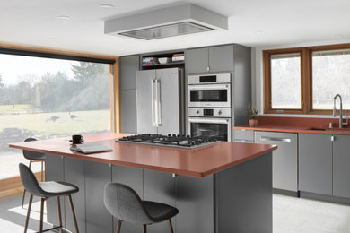 Small 1950s l-shaped ceramic tile and multicolored floor open concept kitchen photo in Milwaukee with an undermount sink, flat-panel cabinets, gray cabinets, quartz countertops, quartz backsplash, stainless steel appliances, an island and red countertops