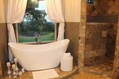 Example of a classic bathroom design in Dallas