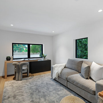 Contemporary Home - 12