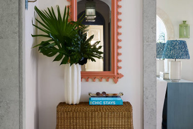 Transitional hallway photo in Miami