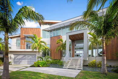 Minimalist exterior home photo in Tampa