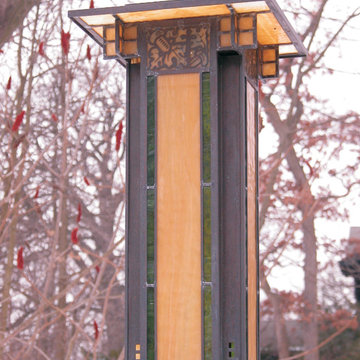 Exterior Pairie Lighting on  Post