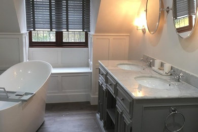 Inspiration for a shabby-chic style bathroom remodel in Hertfordshire