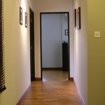 Walk way to bedroom lay with parquet to create a gallery effect.