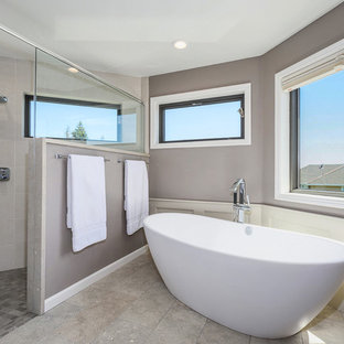 Bäder mit Schrankfronten mit vertiefter Füllung und Beton-Waschbecken