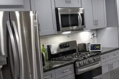Example of a kitchen design in Chicago