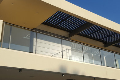 Example of a minimalist home design design in Orange County