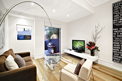 This is an example of a contemporary living room in Sydney.