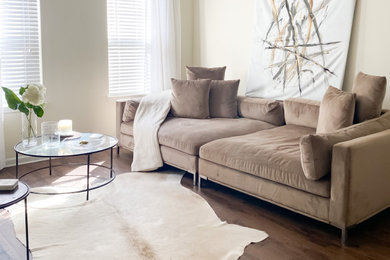 Minimalist living room photo in Richmond