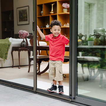 Phantom Manual Retractable Screens