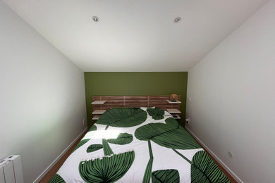Idée de décoration pour une chambre minimaliste.