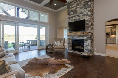 Example of an arts and crafts home design design in Other