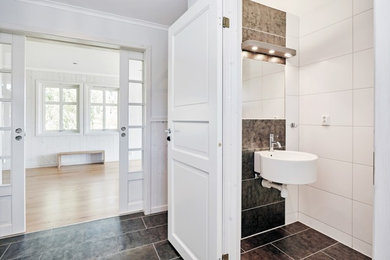 Inspiration for a modern bathroom in Gothenburg.