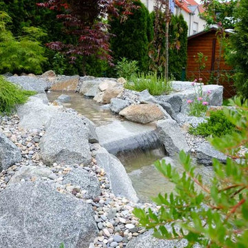 Gartenumgestaltung mit Bachlauf