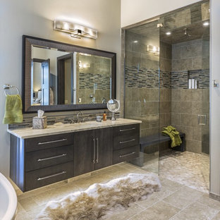 Cette photo montre une douche en alcôve principale montagne avec un placard à porte plane, des portes de placard en bois sombre, un carrelage beige, un carrelage multicolore, des carreaux en allumettes, un mur beige, un lavabo encastré, un sol beige, une cabine de douche à porte battante et un plan de toilette beige.