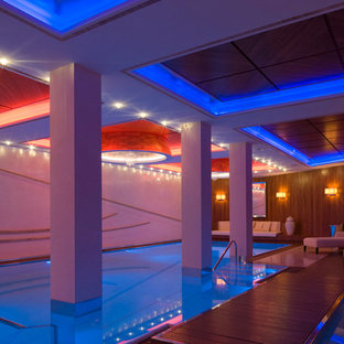 ロンドンのおしゃれなプールの写真