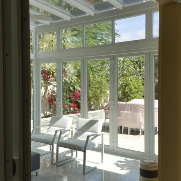 Modern Lean-to conservatory in Dubai