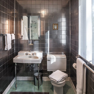 Inspiration pour une petite douche en alcôve principale design avec un plan vasque, carrelage en métal, un sol en carrelage de porcelaine, un carrelage gris et un sol vert.