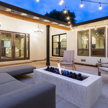 Outdoor Paradise: Pool, Fire Features & Lounge Area