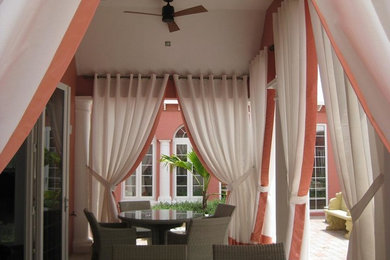 Design ideas for a traditional verandah in Miami.
