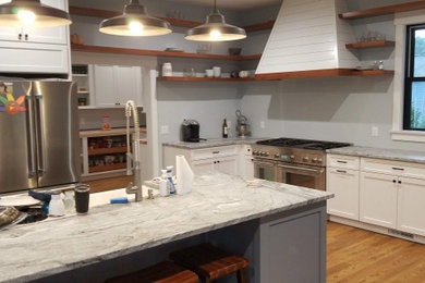 Kitchen - large farmhouse kitchen idea in Providence
