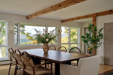 Dining room photo in Burlington