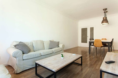 This is an example of a scandinavian living room in Barcelona.