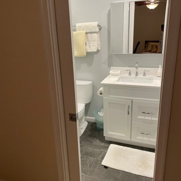 Fairfax - Hall Bathroom w/Tub