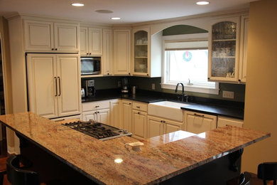 Example of a classic kitchen design in Minneapolis