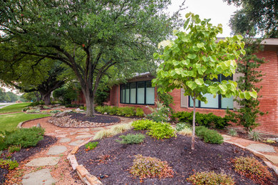 Photo of a large southwestern drought-tolerant and full sun front yard stone garden path in Dallas.