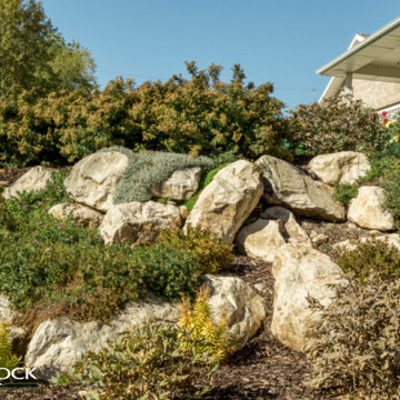 Retaining Wall With Boulder